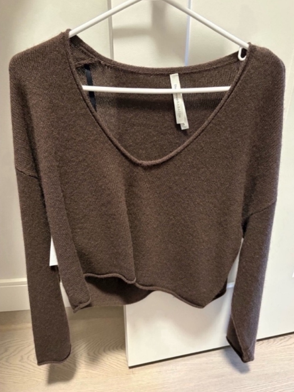 The Group by Babaton LUXE CASHMERE V-NECK SWEATER - Picture 6 of 10